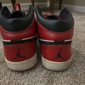 Jordan 1 mid